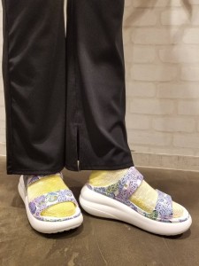 今年の夏はPOPなサンダルで♪
