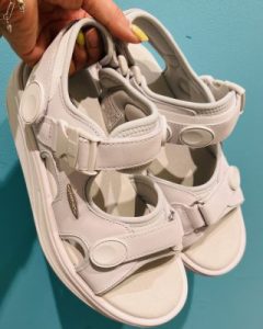 「身体を整える靴」で海へ！
