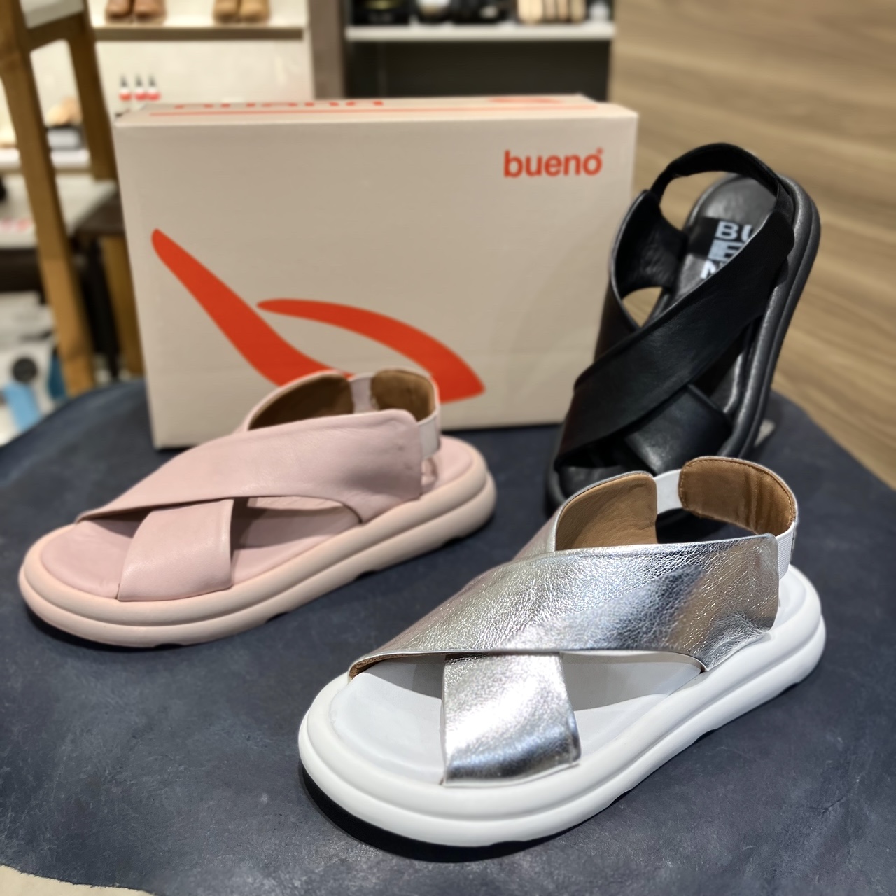 BUENO SHOES ブエノシューズトルコ製 ポインテッドトゥサンダル レザーサンダル 本革